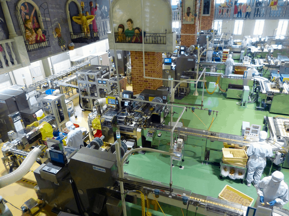 Polyolefin shrink wrap factory in Japan at work